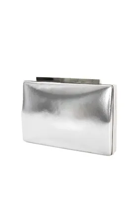 METALLIC STRUCTURED CLUTCH IN SILVER